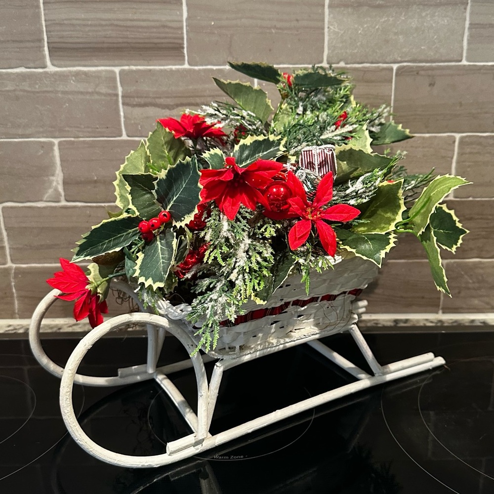 Beautiful Vintage White Wicker Christmas Sleigh w/ Greenery & Decor 15” x 11”